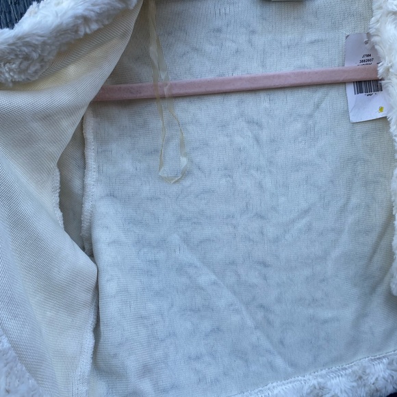 Robbie Bee Fuzzy Crop Cardigan - Picture 2 of 3